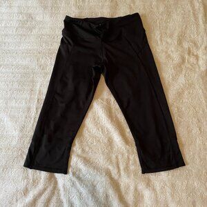 Black stretchy capris, HYBA